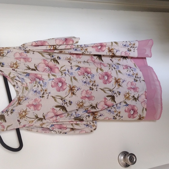 Off the shoulder flowy blouse - Picture 4 of 4